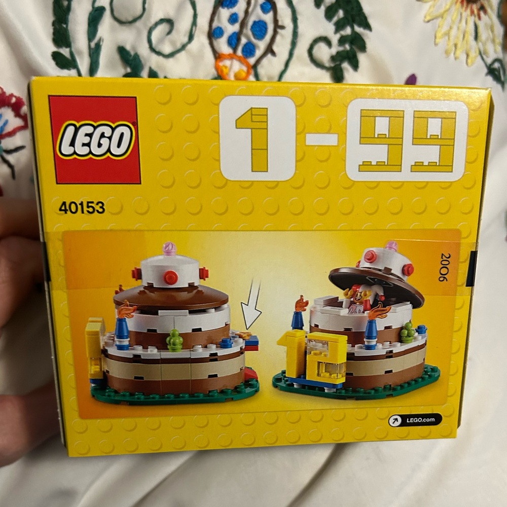 Retired, new LEGO® Iconic Birthday Table Decoration - Picture 2 of 11